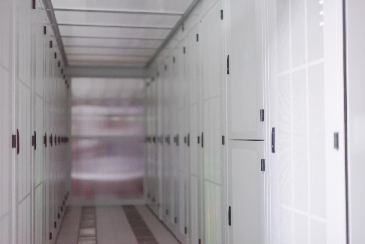 Controlled cold room environment for energy efficient storage planning